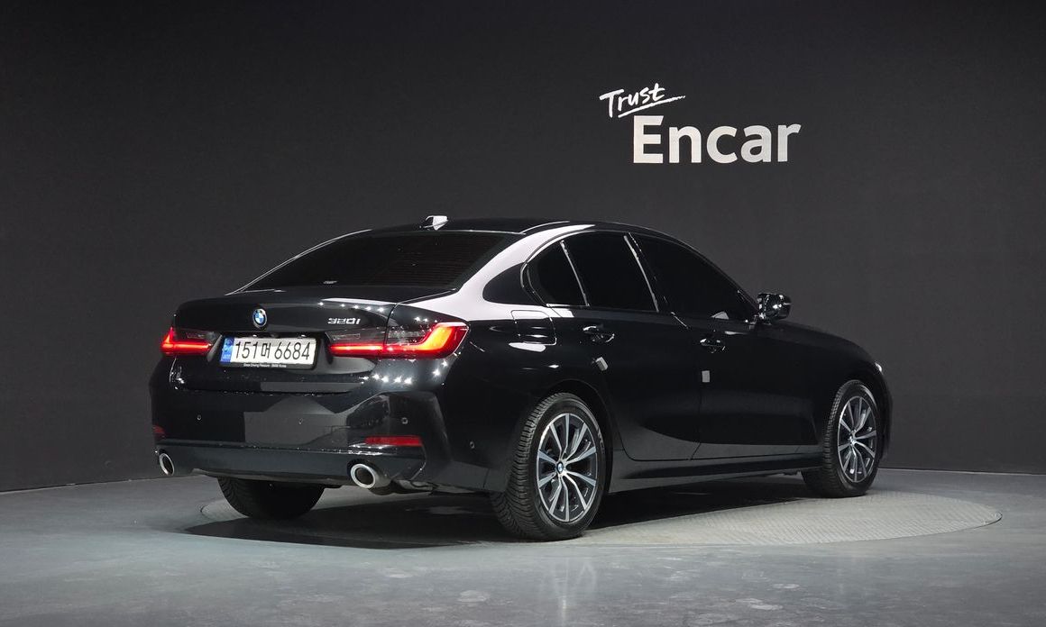 BMW 3-Series 320i, 2023