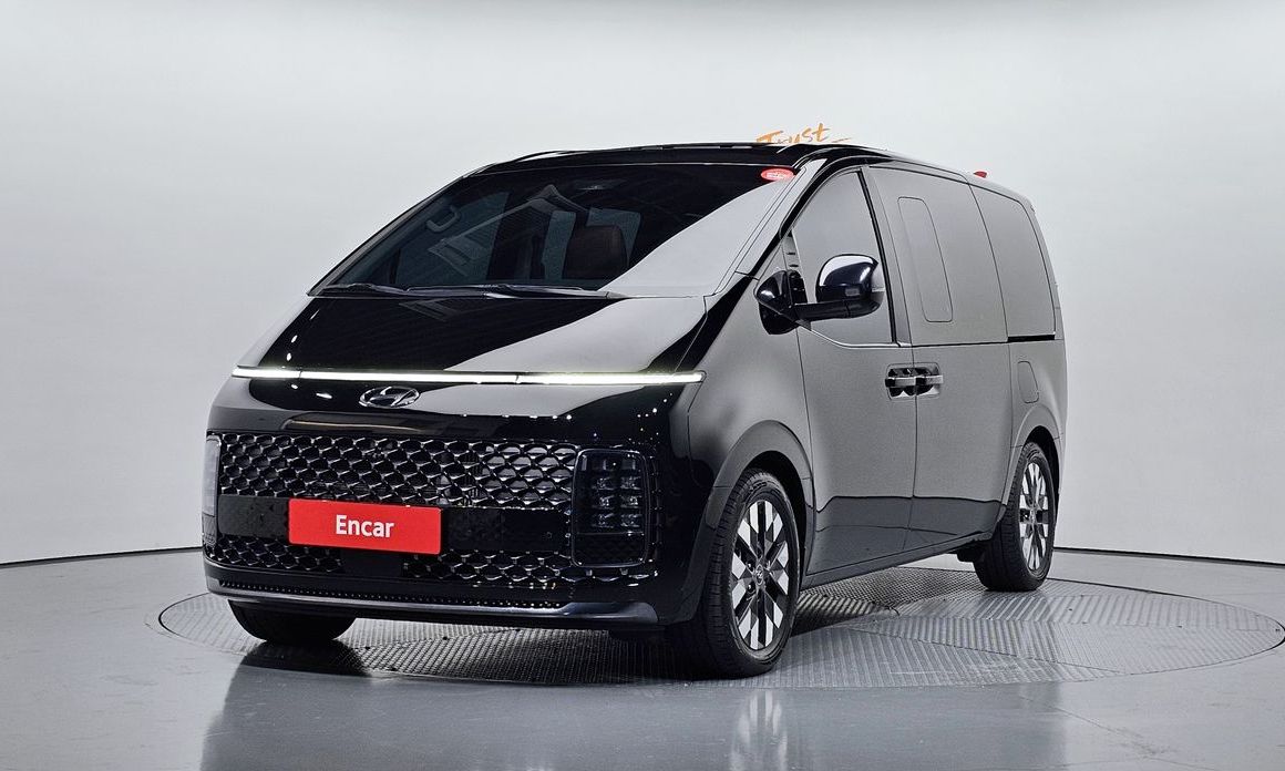 Hyundai Staria 4WD Lounge 9-Seater, 2022