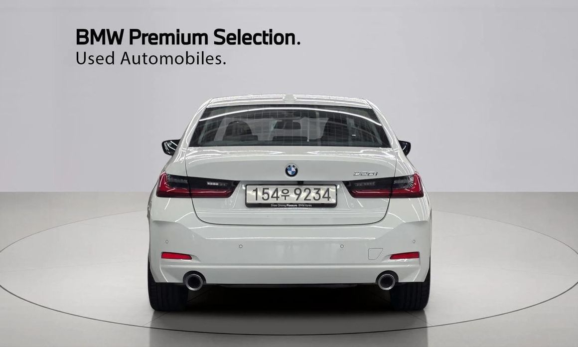 BMW 3-Series 320i, 2025