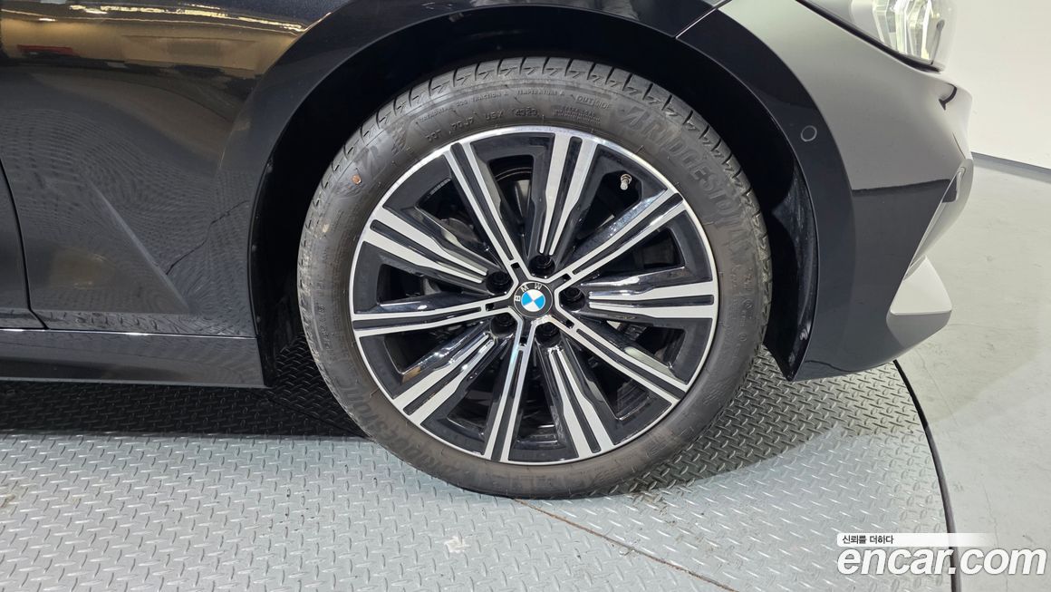 BMW 3-Series 320i Touring, 2025