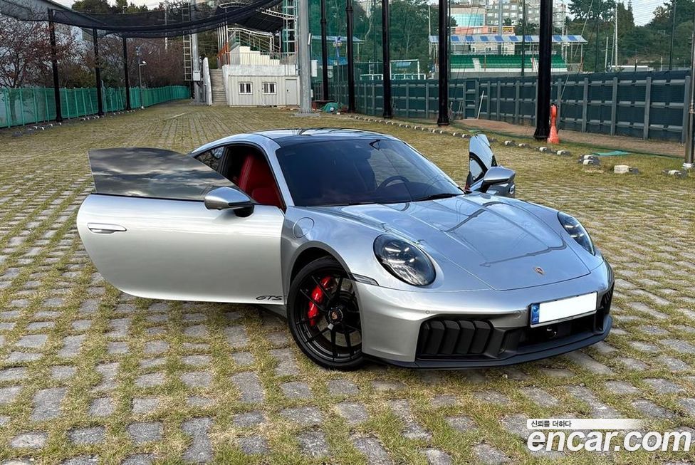 Porsche 911 Carrera GTS, 2025