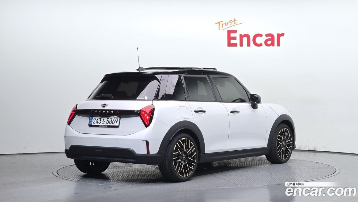 Mini Cooper 5 Door Favoured, 2025