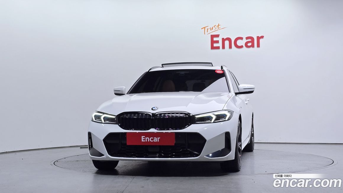 BMW 3-Series 320i Touring M Sports, 2024