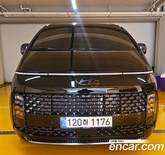 Hyundai Staria 4WD Lounge 9-Seater, 2025