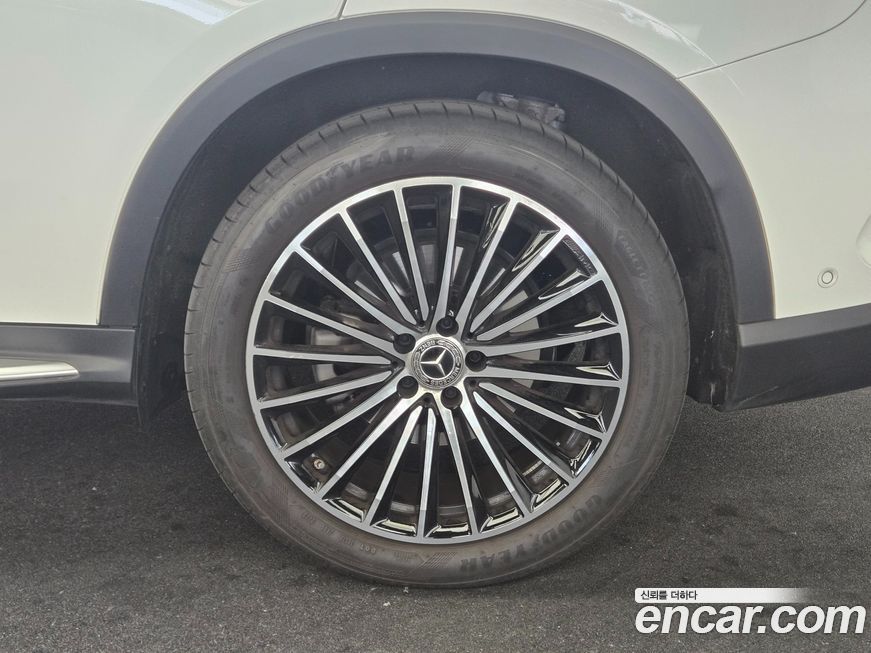 Mercedes-Benz GLC-Class GLC300 4MATIC AMG Line, 2023