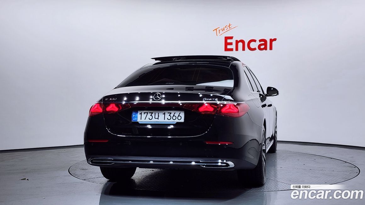 Mercedes-Benz E-Class E300 4MATIC Exclusive, 2025