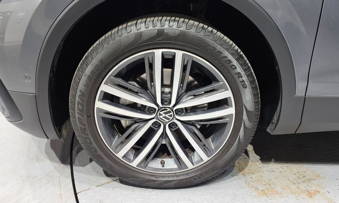 Volkswagen Tiguan 2.0 TSI Prestige, 2024
