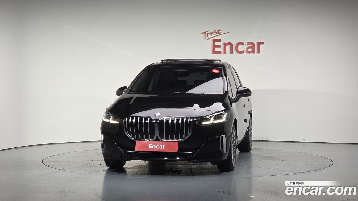 BMW 2-Series 220i Luxury, 2023