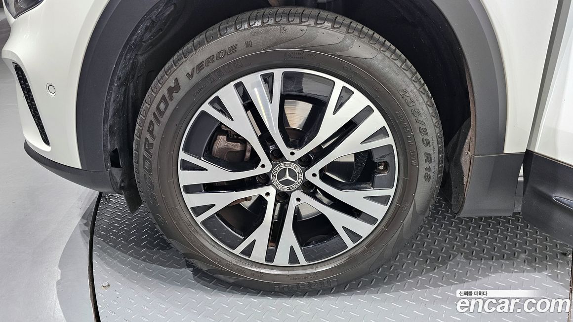 Mercedes-Benz GLB-Class GLB200 d, 2024