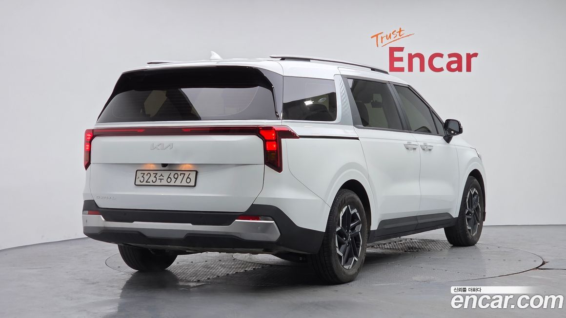 Kia Carnival 9-Seater Prestige, 2024