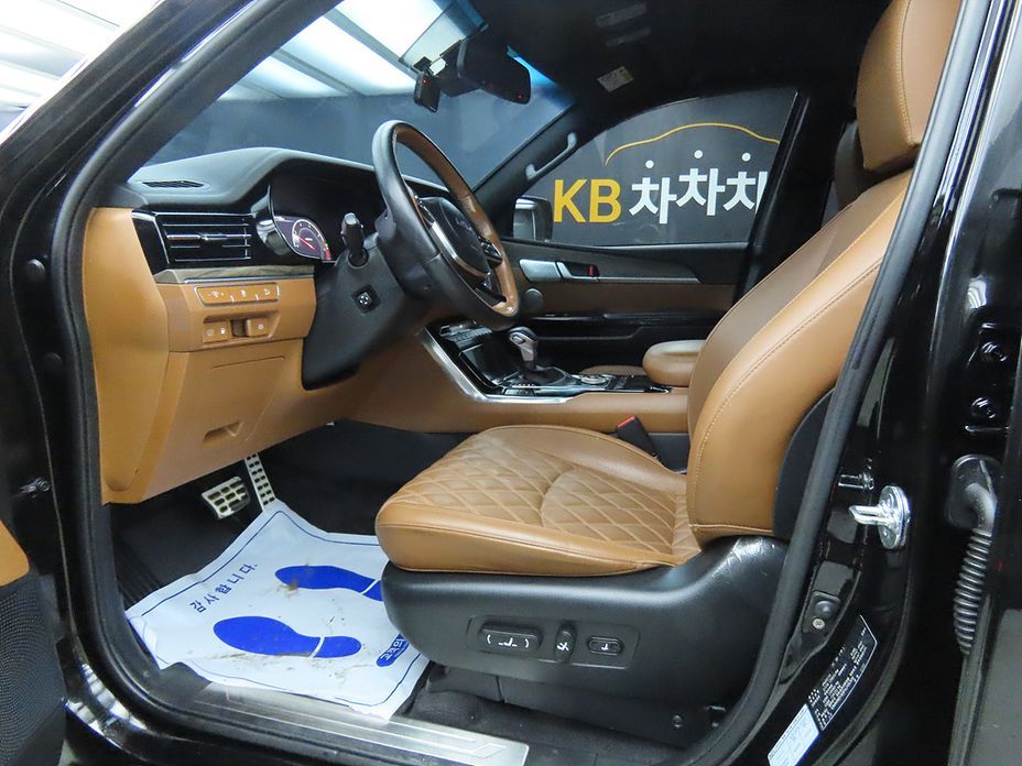 Kia Mohave Diesel 3.0 4WD 7-Seater, 2023