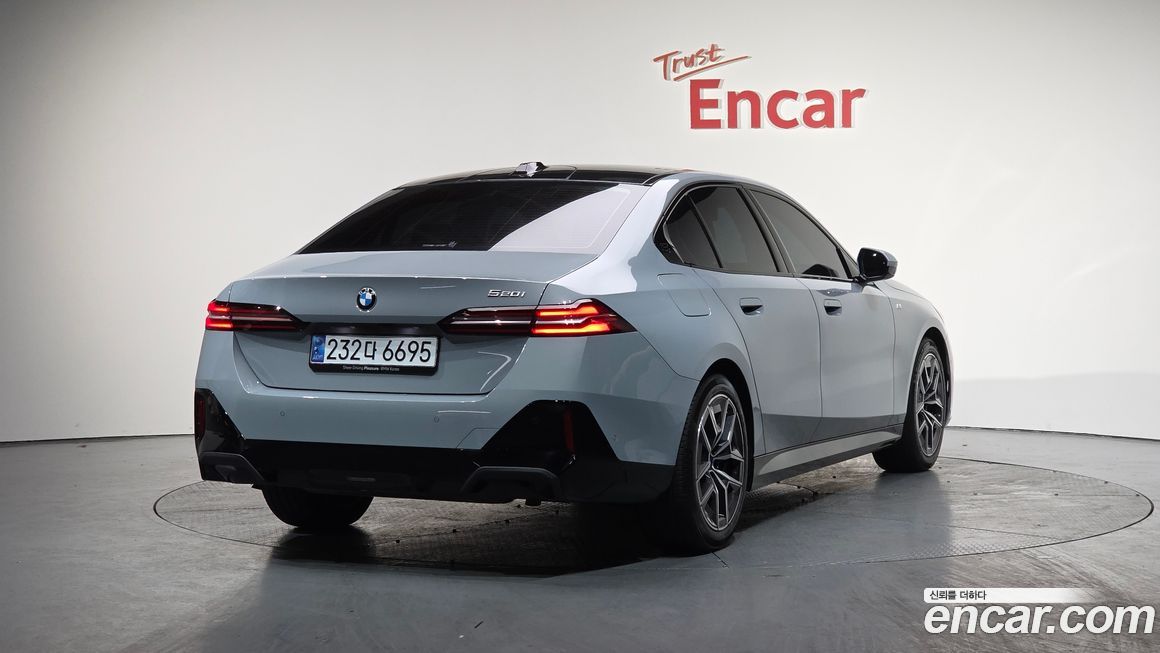 BMW 5-Series 520i M Sport, 2025