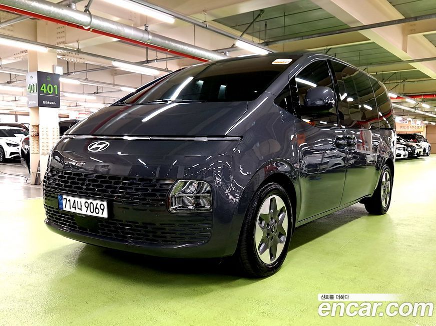 Hyundai Staria 4WD Tourer 11-Seater, 2025