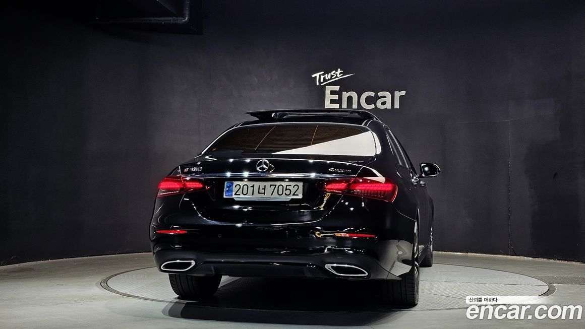 Mercedes-Benz E-Class E350 4MATIC AMG Line, 2023