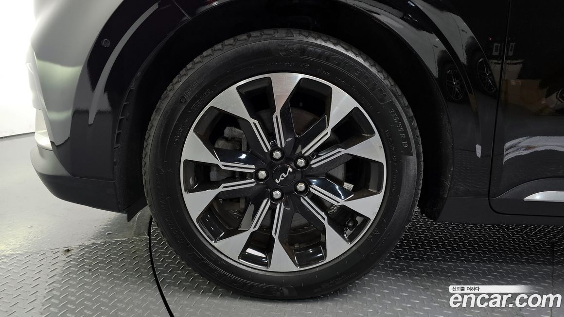 Kia Carnival 9-Seater Signature, 2023