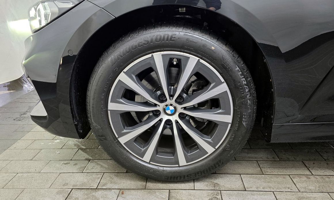 BMW 3-Series 320i Touring, 2024