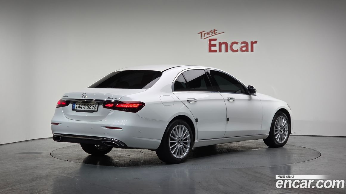 Mercedes-Benz E-Class E220d 4MATIC Exclusive, 2022