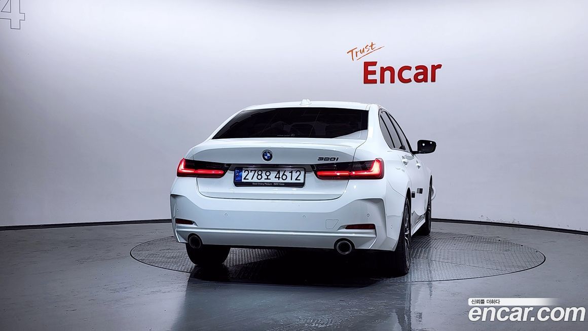 BMW 3-Series 320i, 2023