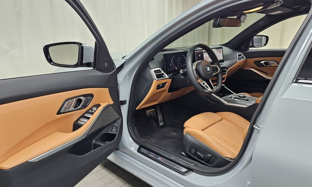 BMW 3-Series 320i M Sport, 2025
