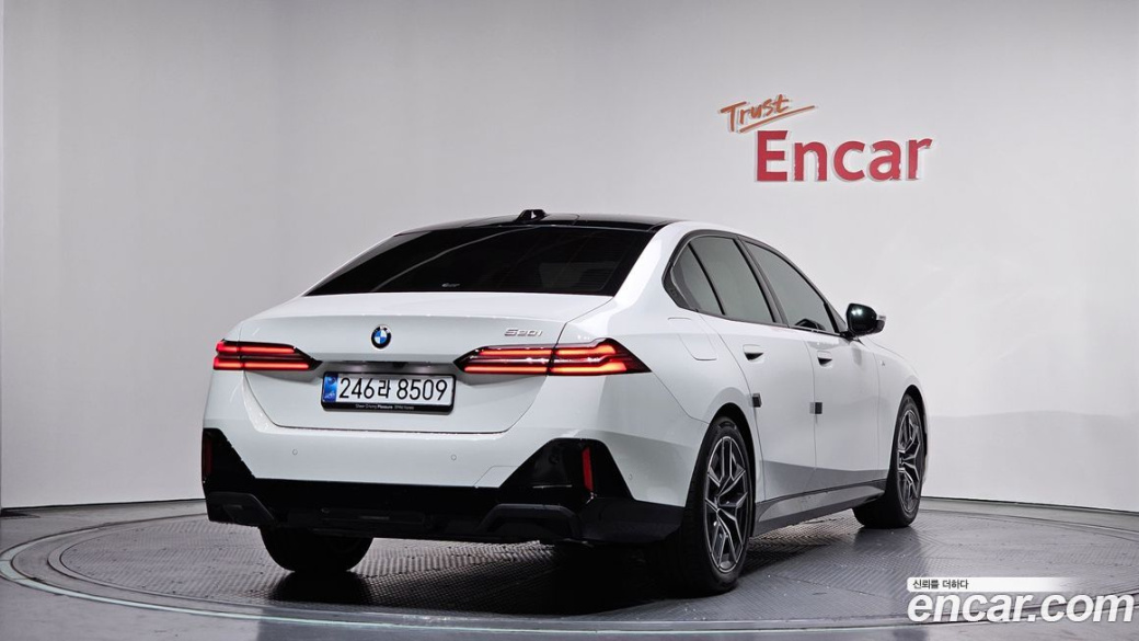 BMW 5-Series 520i M Sport, 2025