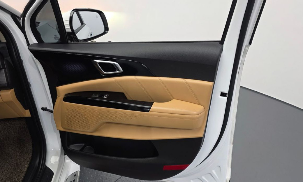 Kia Carnival 7-Seater Signature, 2023