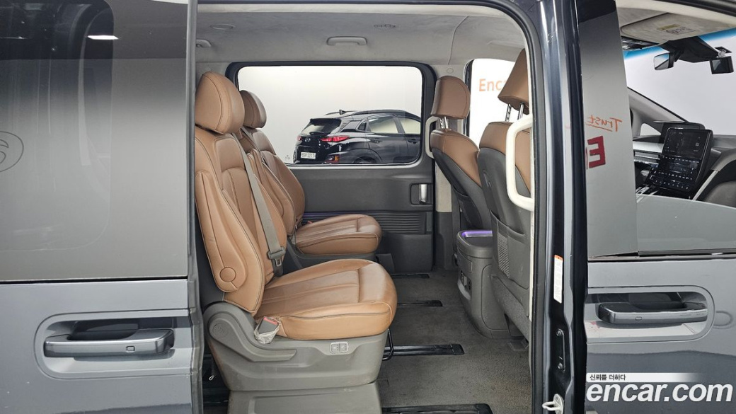 Hyundai Staria 4WD Lounge 9-Seater, 2022