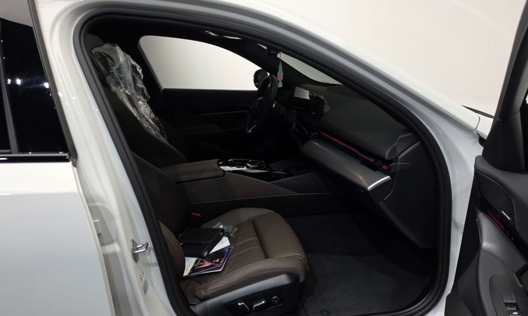 BMW 5-Series 520i M Sport, 2024