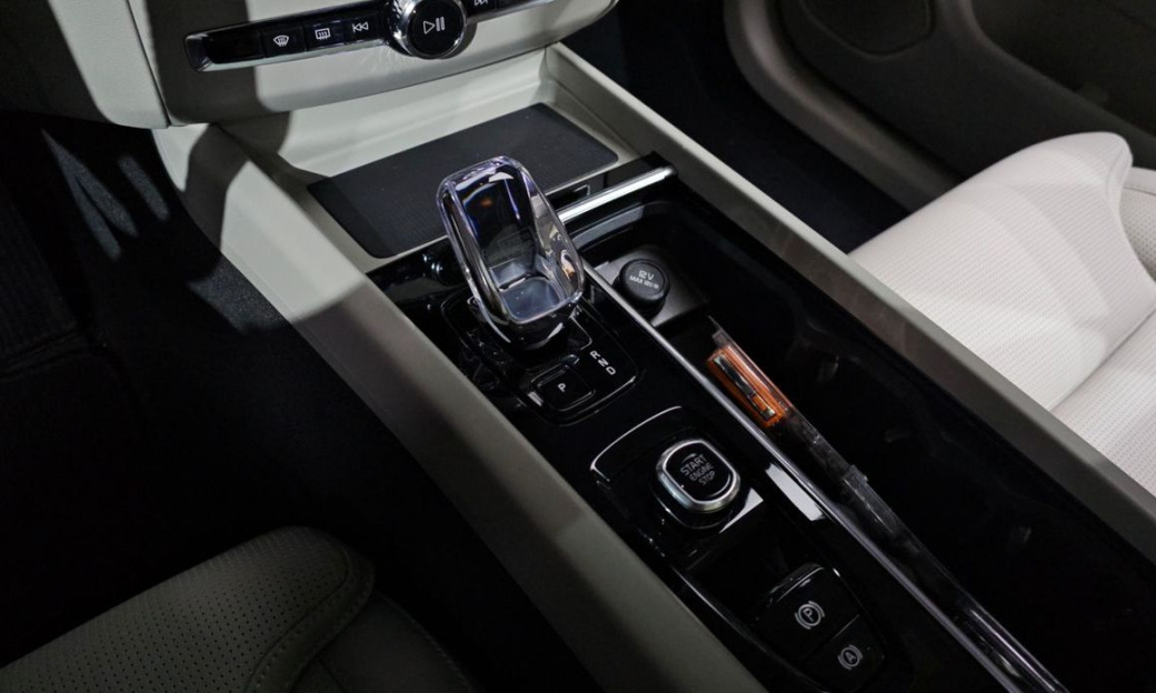 Volvo XC60 B5 Ultra Bright Air Sus, 2026