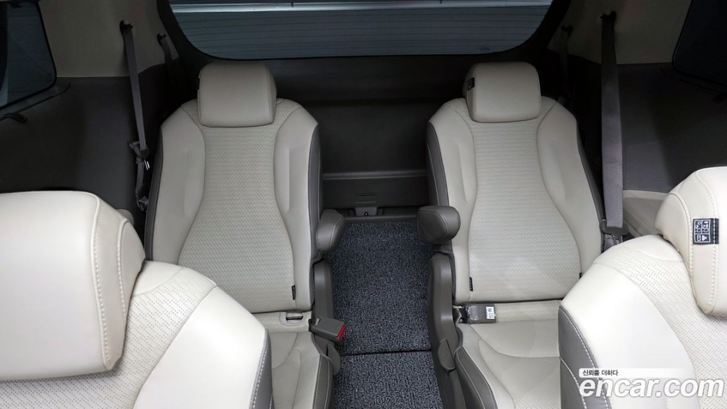 Kia Carnival 9-Seater Signature, 2023