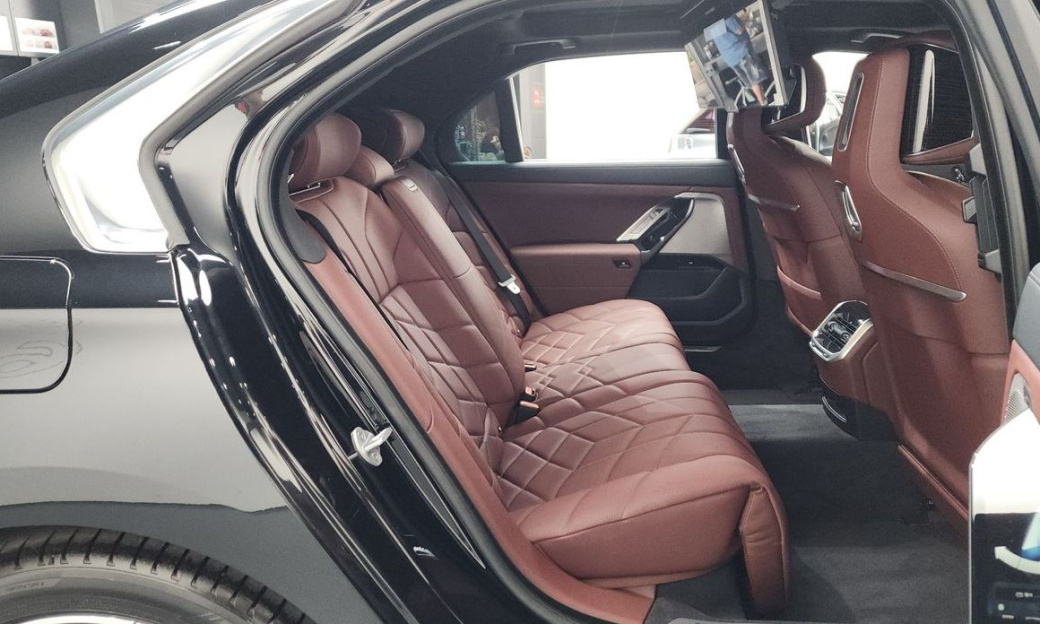 BMW 7-Series 740i xDrive M Sport, 2025