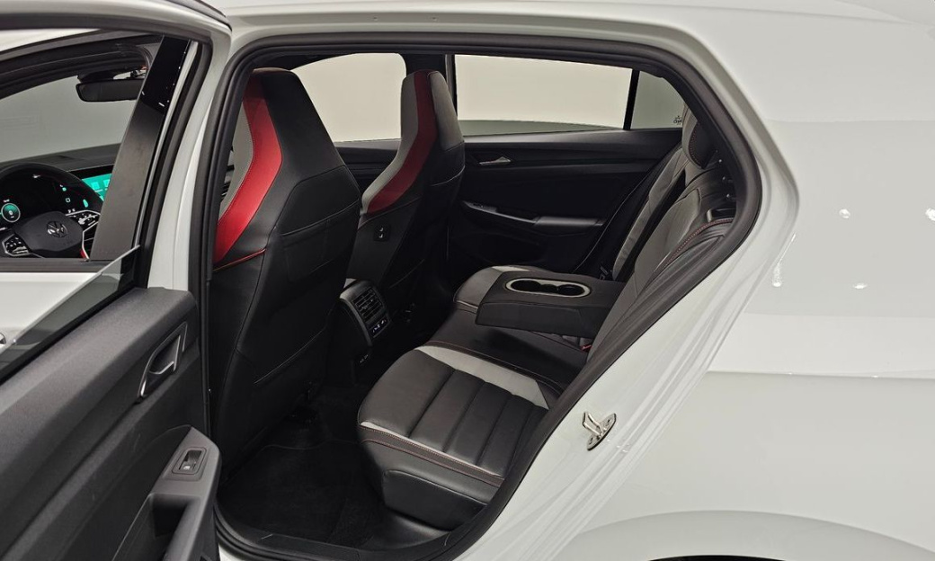 Volkswagen Golf 2.0 GTI, 2024