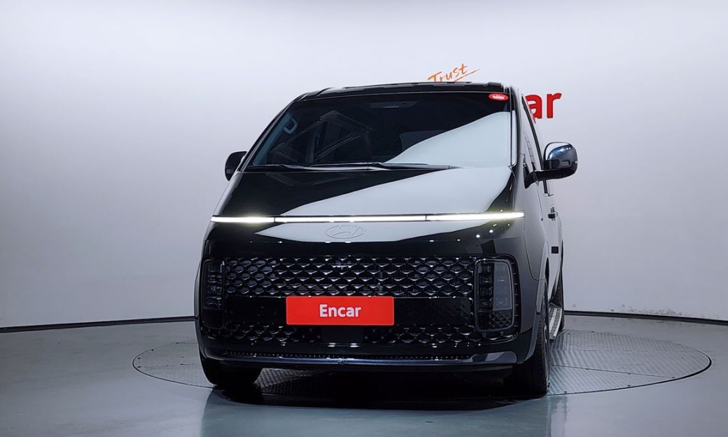 Hyundai Staria 4WD Lounge 7-Seater, 2025