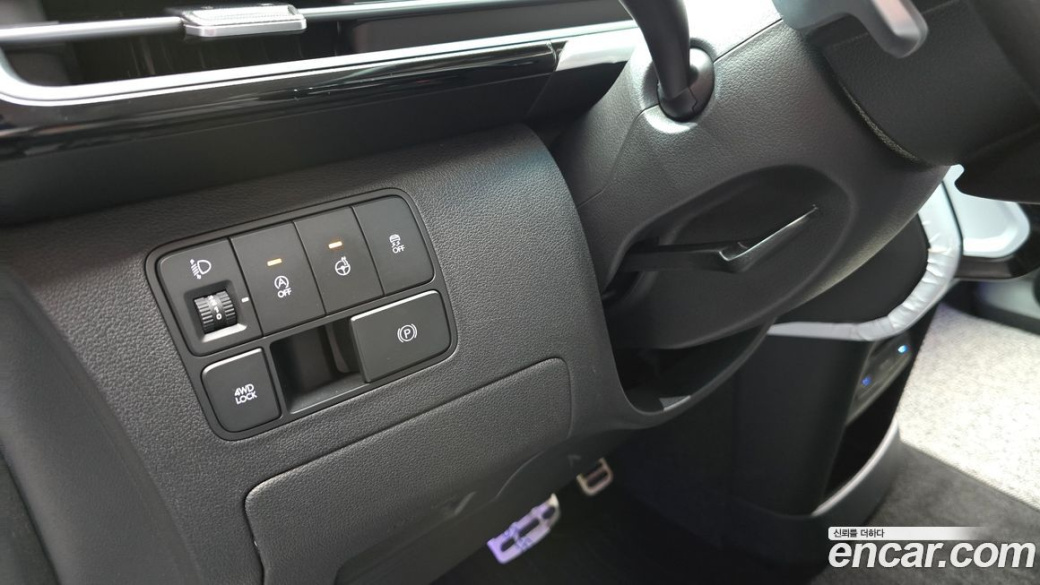 Hyundai Staria 4WD Lounge 9-Seater, 2025