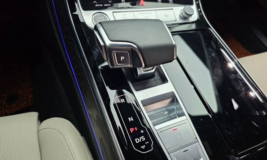 Audi A8 55 TFSI Quattro Premium LWB, 2022