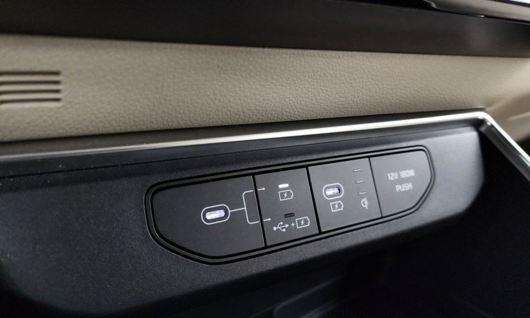 Kia Carnival 9-Seater Signature, 2025
