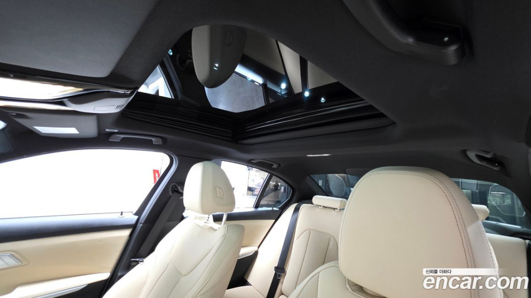 BMW 3-Series 320i M Sport, 2024