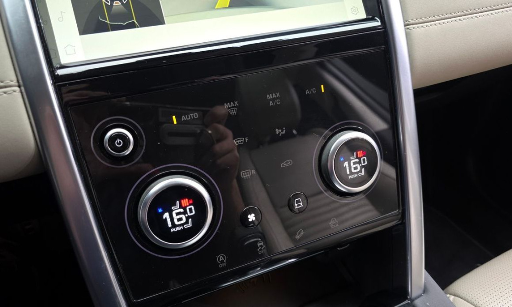 Land Rover Discovery Sport P250 SE, 2022