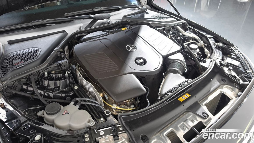Mercedes-Benz E-Class E300 4MATIC AMG Line, 2024