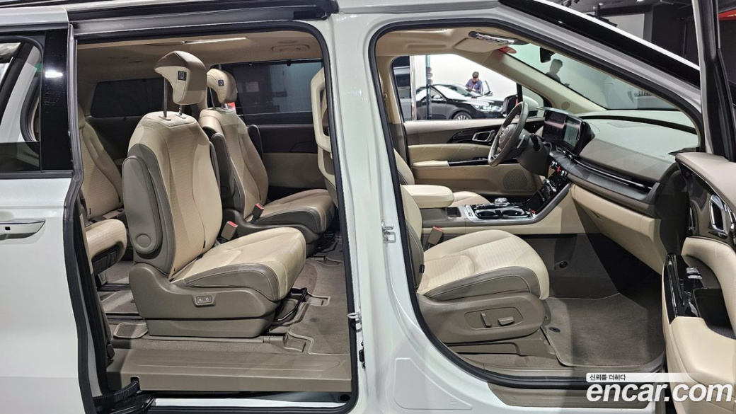 Kia Carnival 9-Seater Signature, 2022
