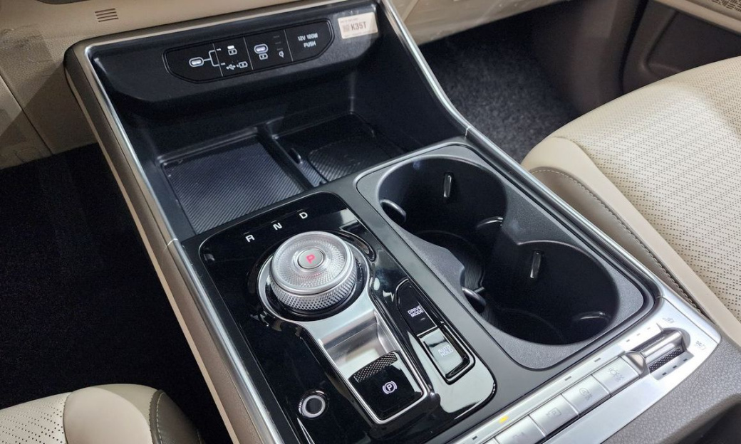 Kia Carnival 7-Seater Signature, 2025