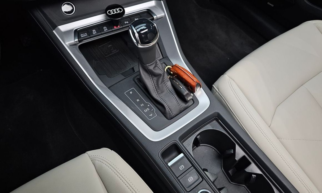 Audi Q3 35 TDI Premium, 2025