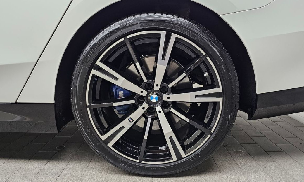BMW 5-Series 530i xDrive M Sport, 2025