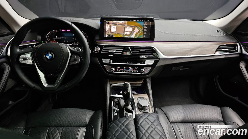 BMW 5-Series 530i Luxury, 2023