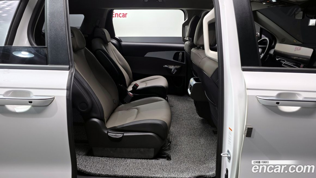 Kia Carnival 9-Seater Prestige, 2024