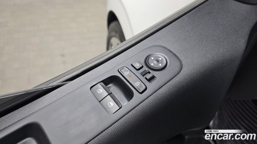 Hyundai Staria Tourer 11-Seater, 2025