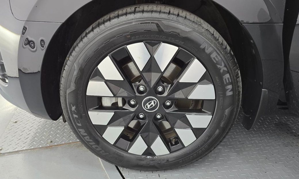 Hyundai Staria 4WD Lounge 9-Seater, 2025