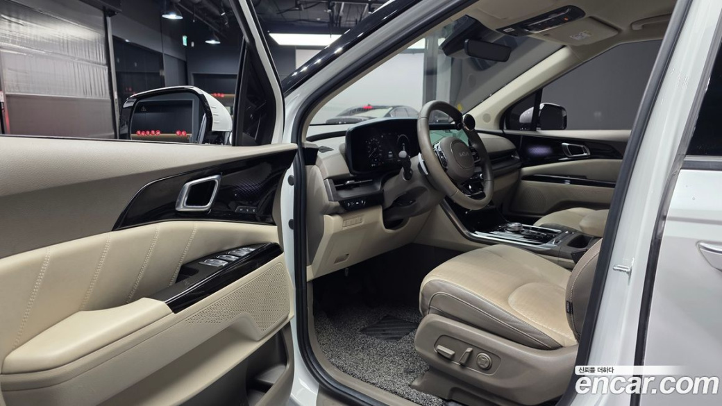 Kia Carnival 9-Seater Signature, 2023