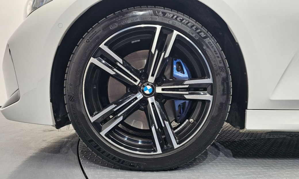 BMW 3-Series 320i M Sport, 2024