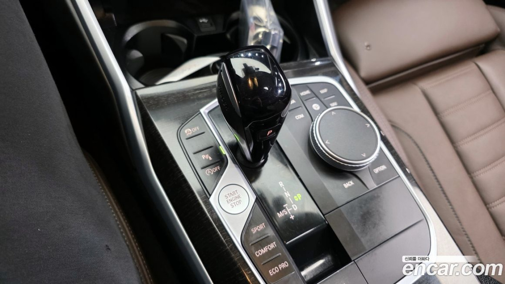 BMW 3-Series 320i Luxury, 2022