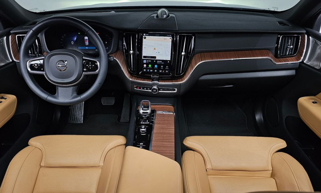 Volvo XC60 B5 Ultimate Bright, 2024
